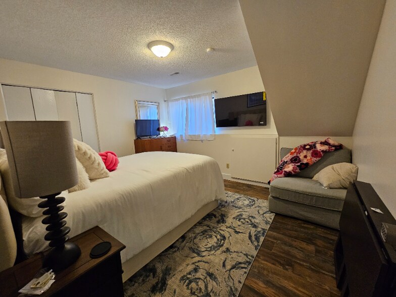 Building Photo - 8060 Woody Creek Dr