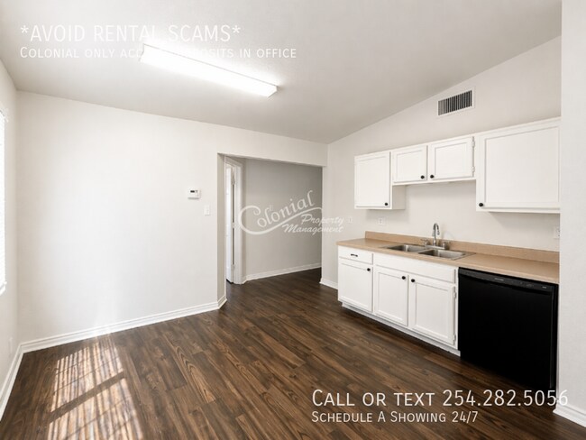 Building Photo - 4001 Colonial Sun Dr