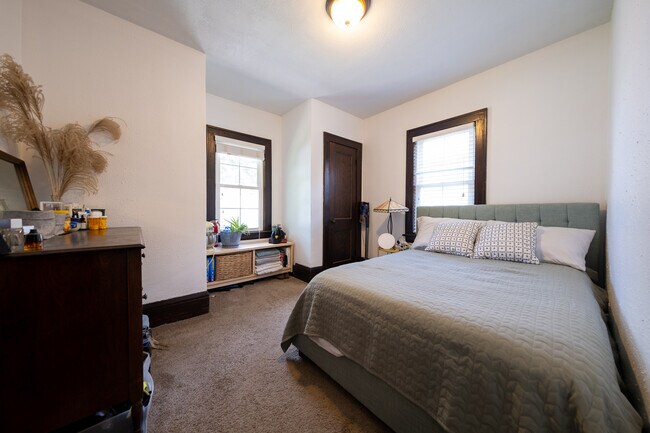 Building Photo - 817 Central Ave W