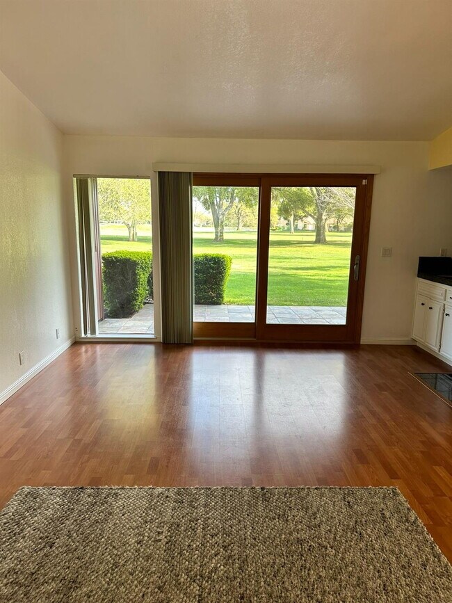 Building Photo - Fabulous condominium home on 6th Fairway of El Macero Country Club.