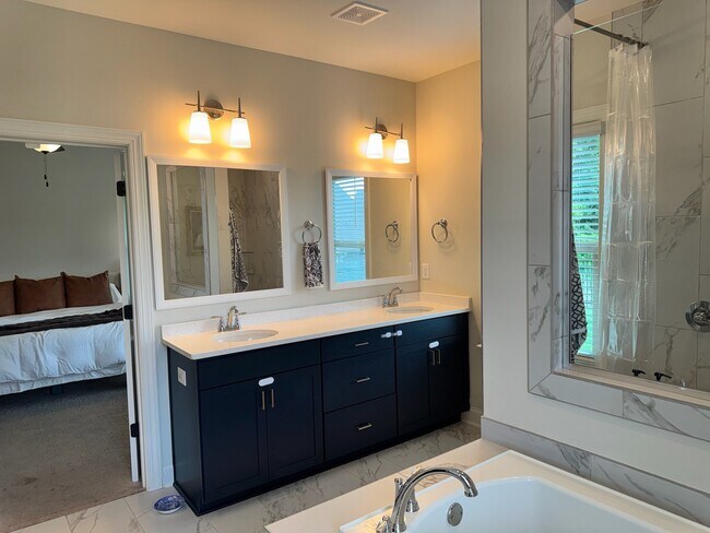 Building Photo - 854 Clear Spring Dr