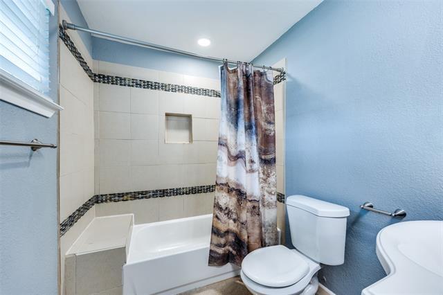 Building Photo - 8935 Clearwater Dr