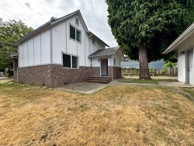 Building Photo - 339 NE 4th Ave