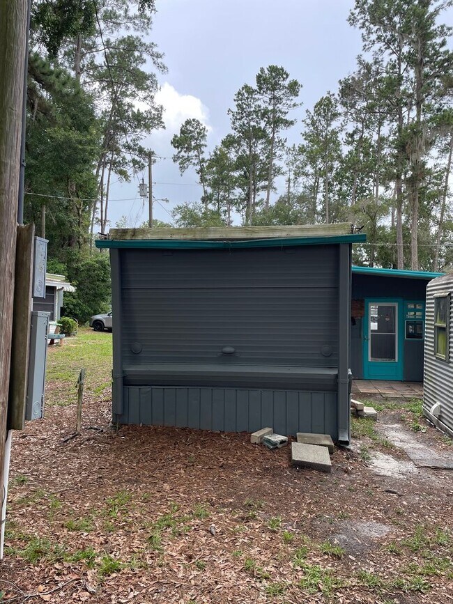 Building Photo - Handyman Special - Mobile Home for Lease o...