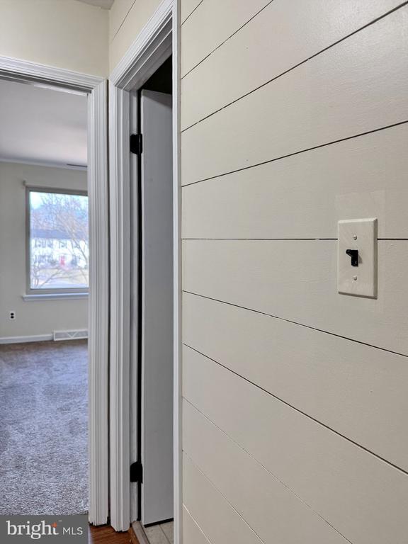 Building Photo - 401 Butternut Ct