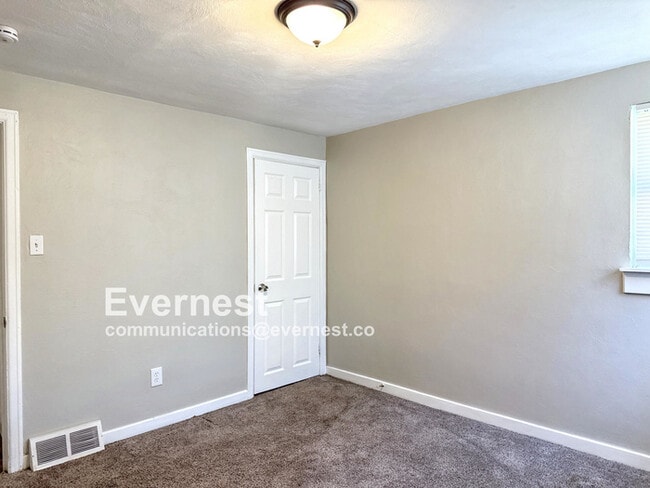 Building Photo - 3037 Blackridge Ave