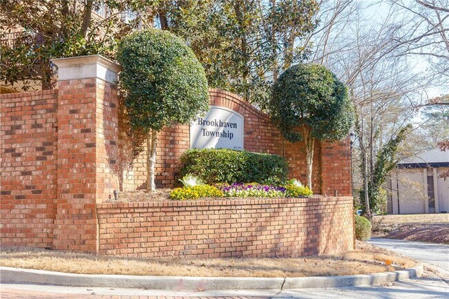 Building Photo - 2556 Oglethorpe Cir NE