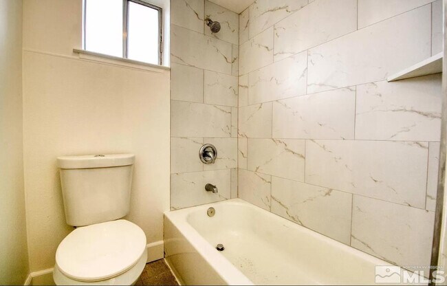 Building Photo - 1446 Model Wy