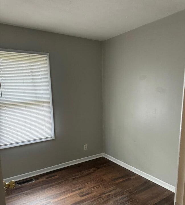 Building Photo - 3226 Wellington Ave