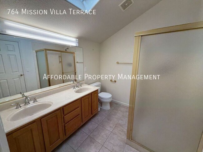 Building Photo - 764 Mission Villa Terrace
