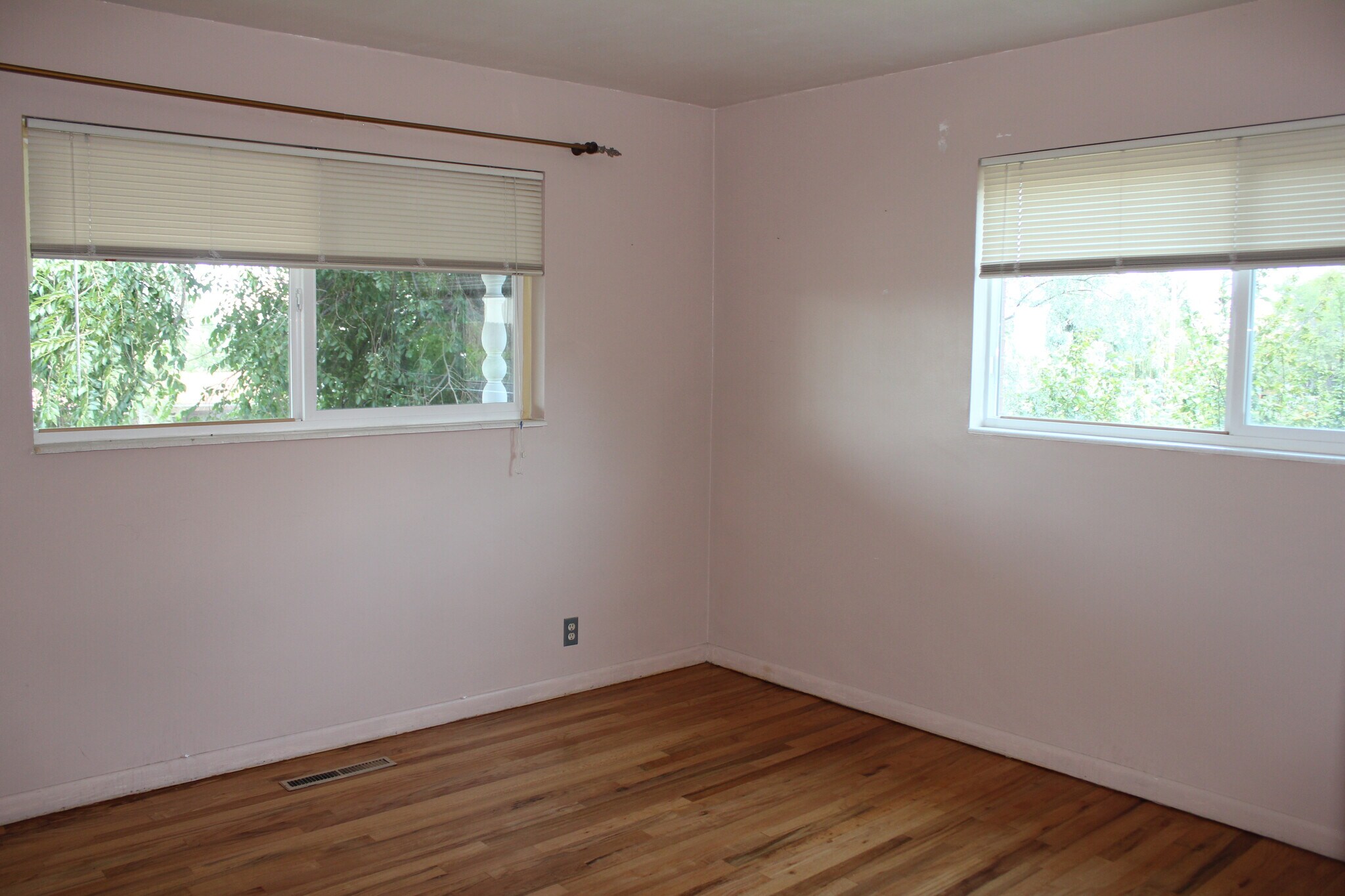 Building Photo - 1943 S Davis Blvd