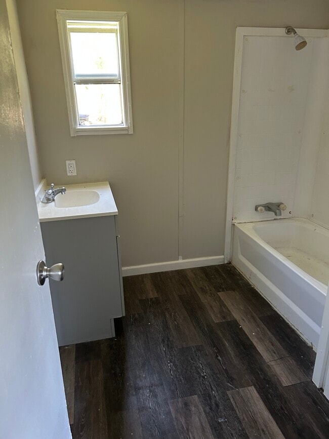 Building Photo - Earls Lot #10