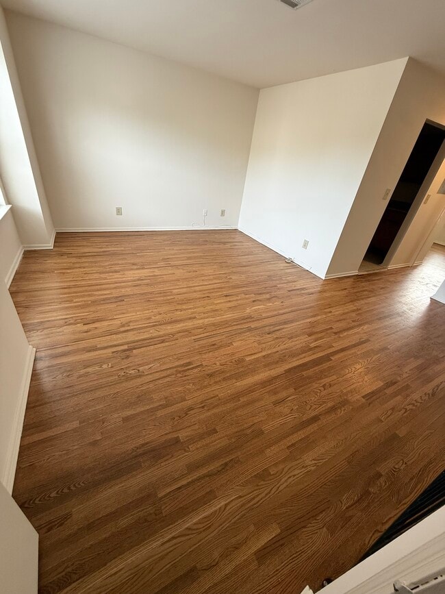 Building Photo - 570 Central Ave