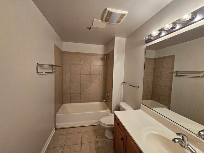 Building Photo - 1550 S Blue Island Ave