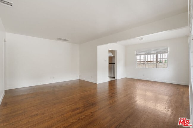 Building Photo - 821 Laveta Terrace