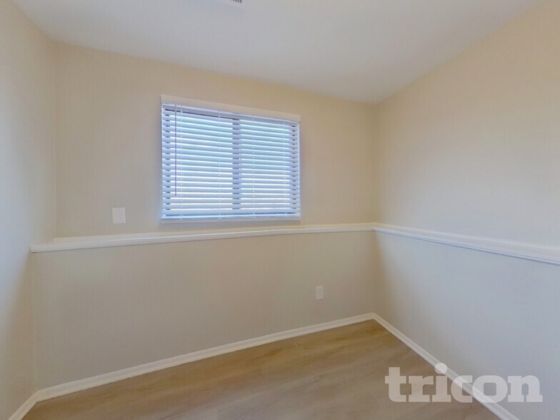 Building Photo - 10435 W 107th Pl