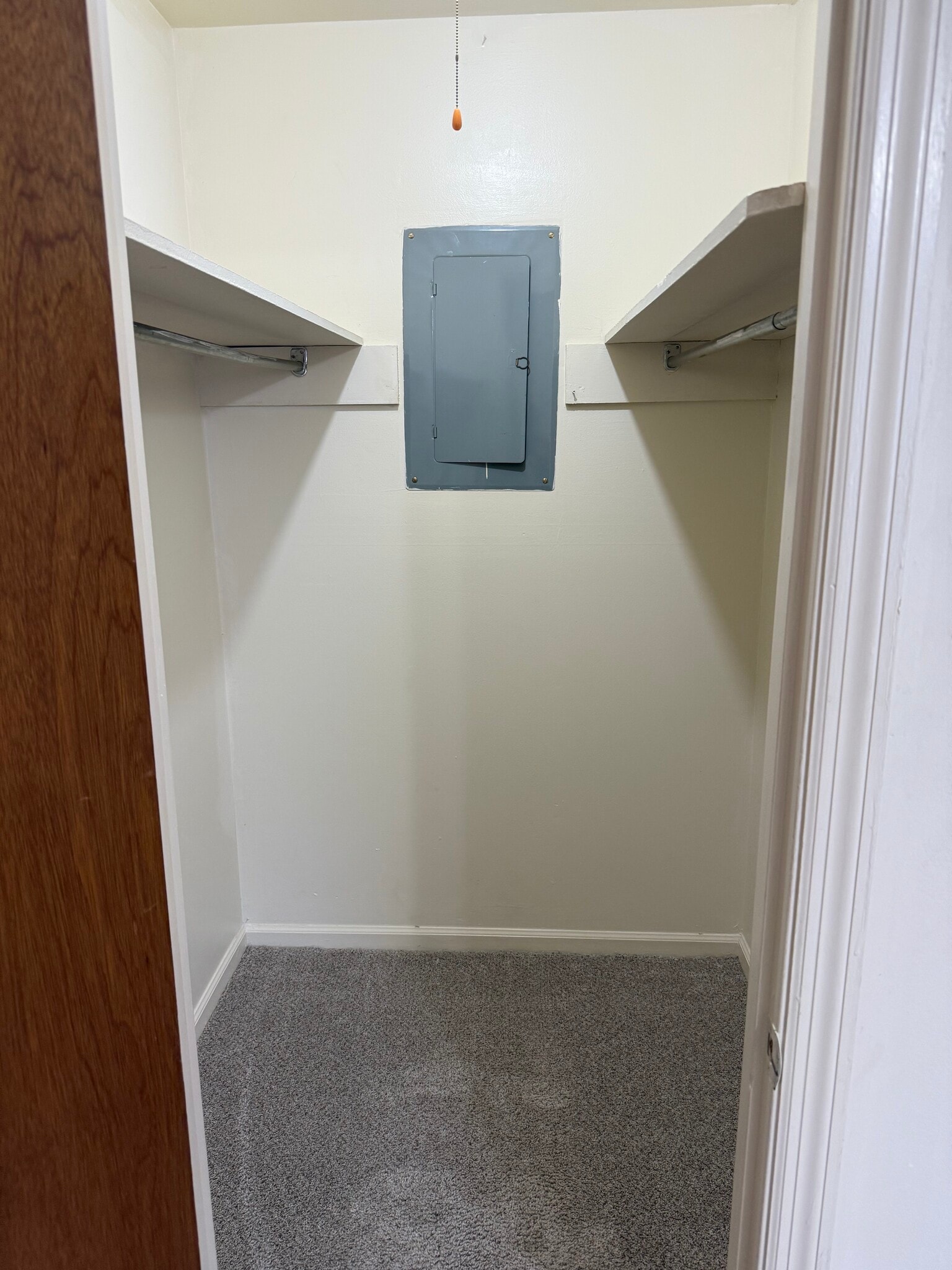 Building Photo - 586 Franklin St