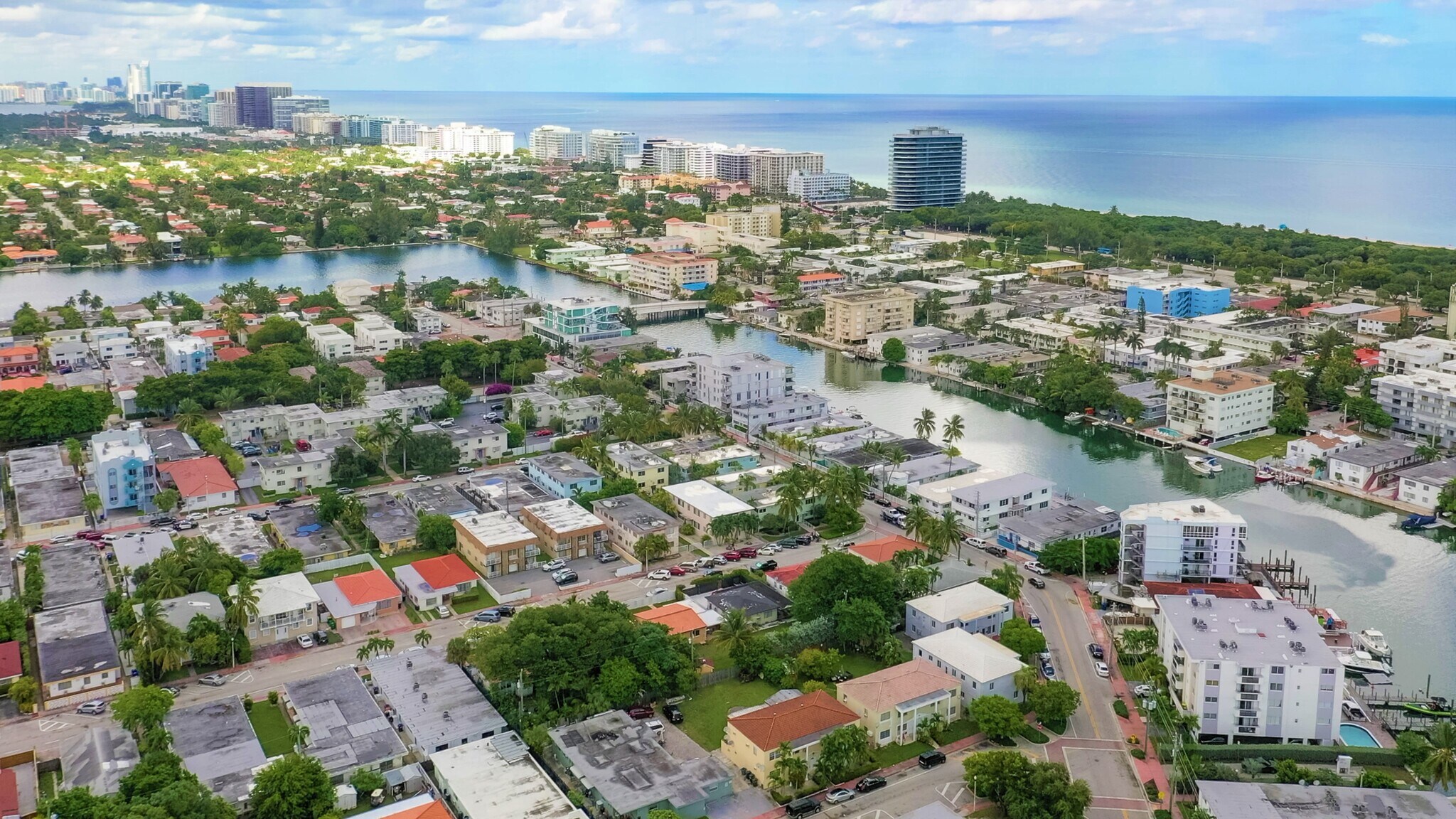 Building Photo - 8305 Crespi Blvd