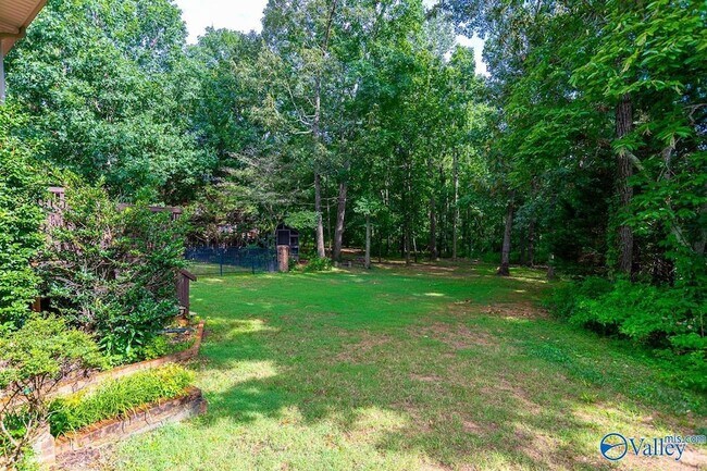 Building Photo - 305 Walden Glen Ct