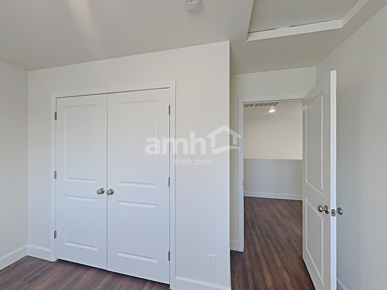 Building Photo - 1705 Viaggio Ave
