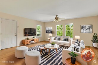 Building Photo - 3-Bedroom Home in West Asheville with Fenc...