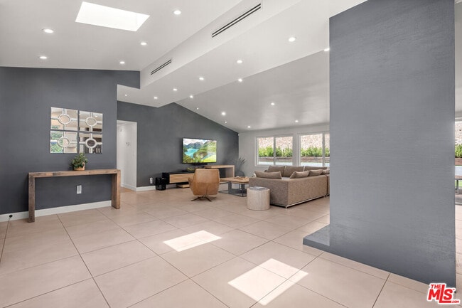 Building Photo - 20159 Hatteras St