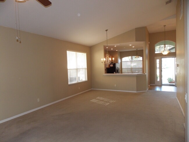 Building Photo - 881 W Silver Meadow Loop