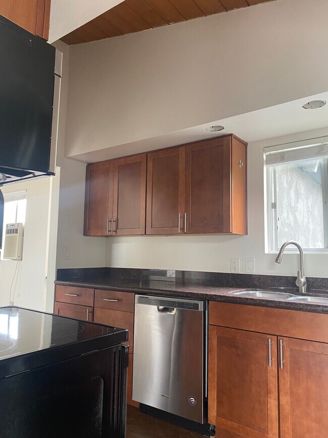 High Ceiling Kitchen - 312 La Amatista Rd