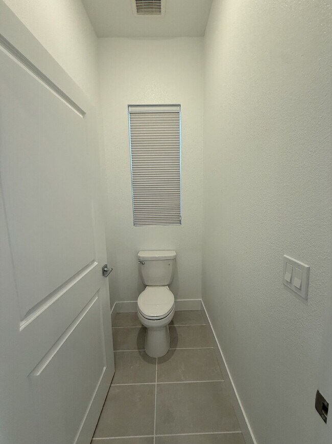 Building Photo - 8190 Lamplight Dr
