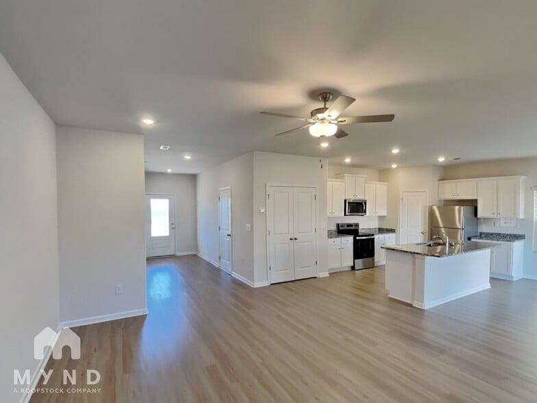 Building Photo - 104 Lightning Dr