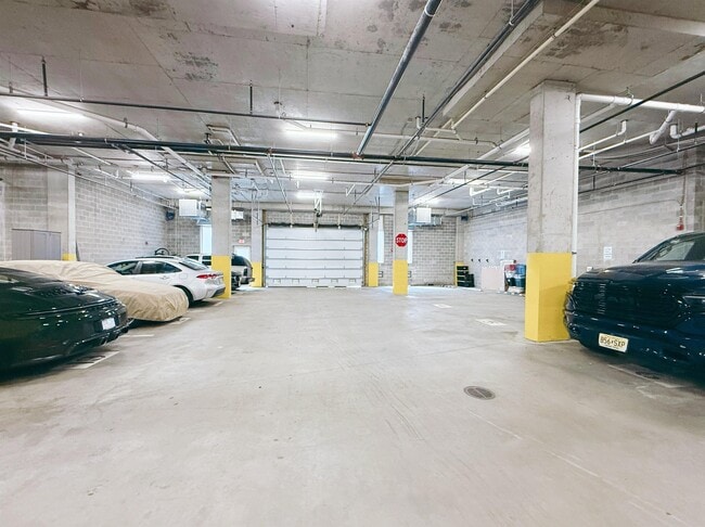 Building Photo - 425 3rd St