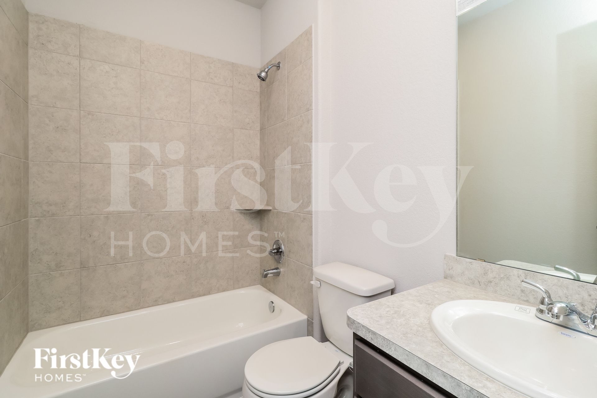 Building Photo - 14745 Country Club Dr