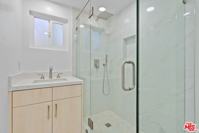 Building Photo - 4159 Regal Oak Dr