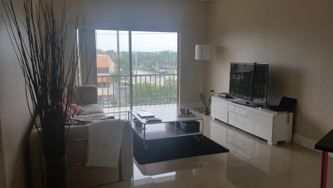 Building Photo - 55 SW 2nd Ave