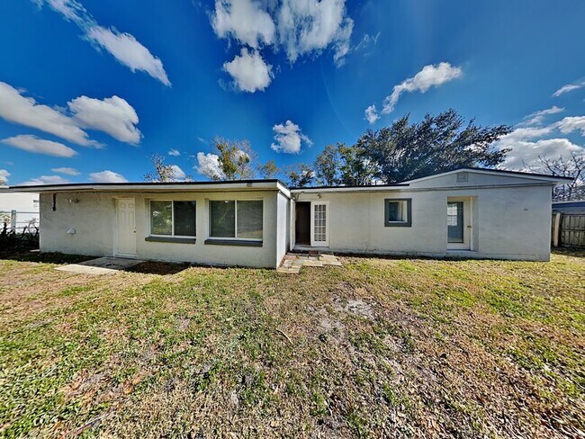 Building Photo - 142 Lynbrook Dr