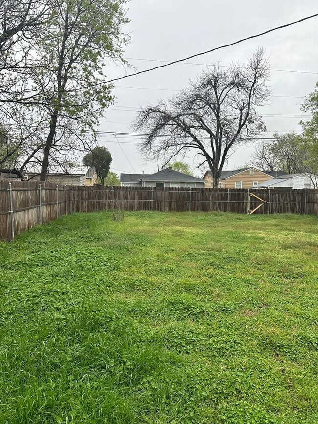 Building Photo - Great Home Located in the Lawton Heights Area! Pets Negotiable with Owner Approval!