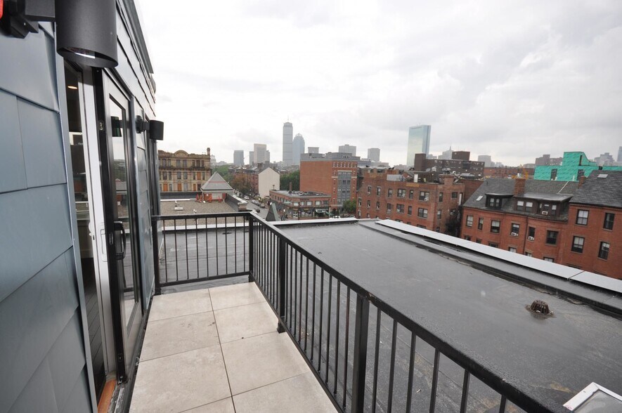 Building Photo - 659 Massachusetts Ave