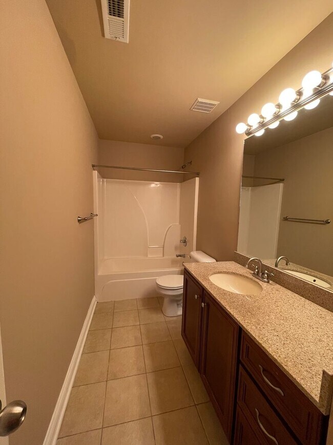 Building Photo - **COMING SOON** NICE 3 BR, 2.5 Bath Townhouse! New Paint & Carpet, Attached Garage, All Electric;