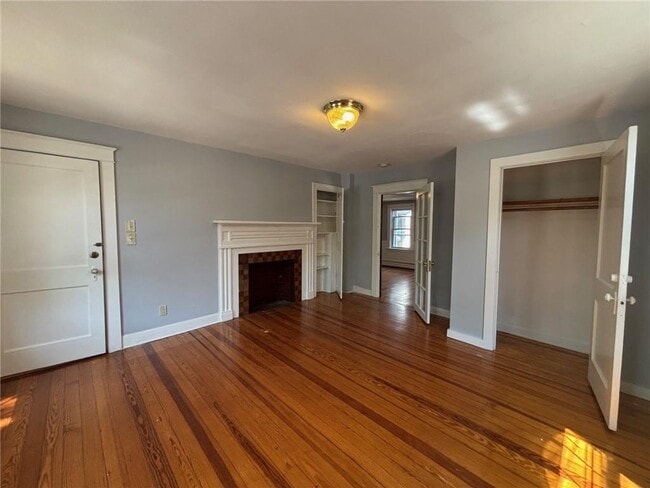 Building Photo - 712 Hope St