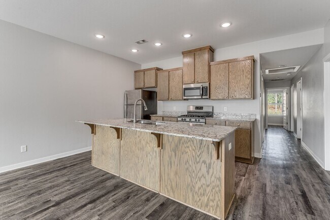 Building Photo - 640 Hidden Springs Dr