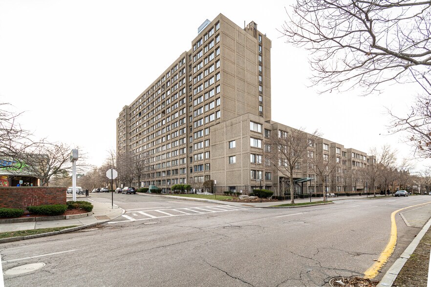 Building Photo - 1731 Beacon St