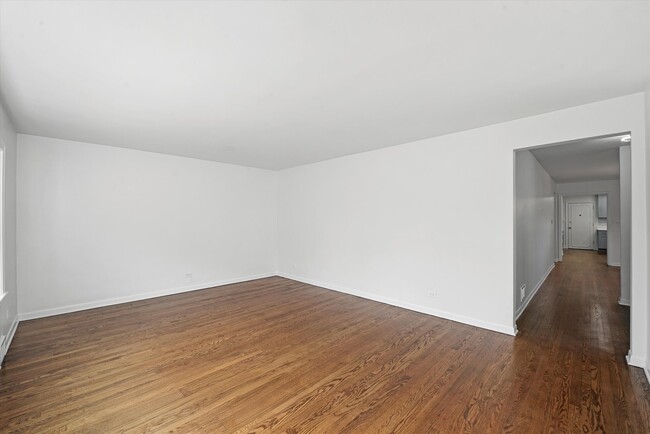 Building Photo - 7056 N Rockwell St