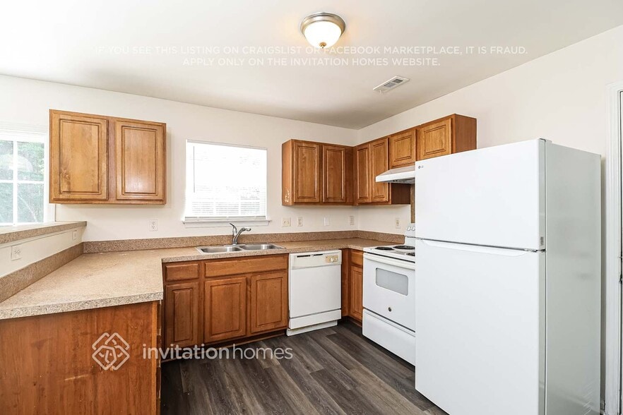 Building Photo - 214 Glencroft Dr