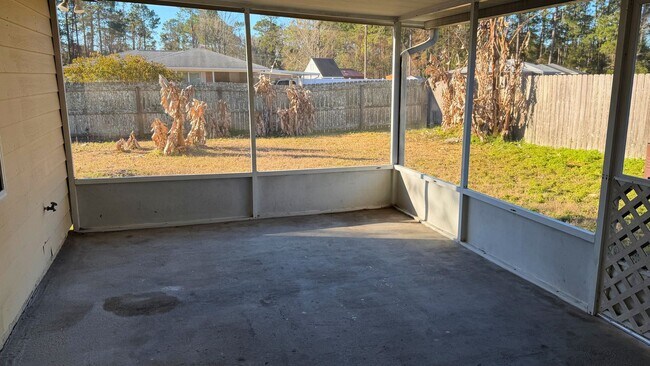 Building Photo - 2 Bedroom Home w/ Flex Room, fenced in yard - Close to base!!