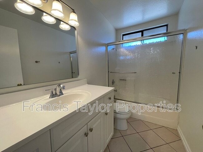 Building Photo - 1937 Maverick Glen