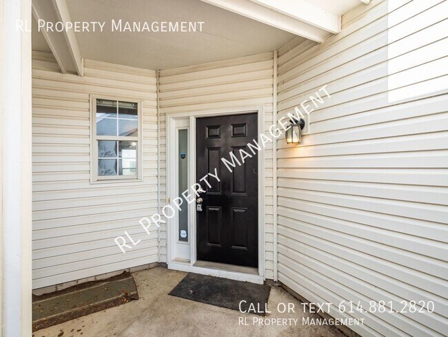 Building Photo - Spacious 3 bedroom 2.5 bathroom condo in W...