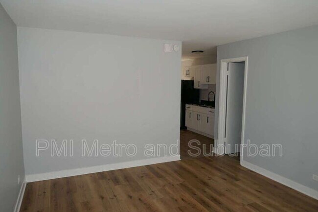 Building Photo - 748 E 5th Ct