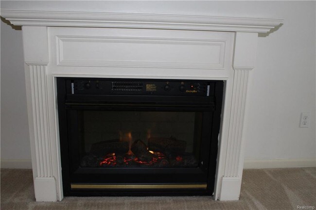 Building Photo - 16695 Carriage Way