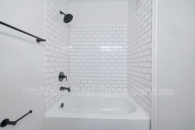 Building Photo - 2065 E Ocean View Ave