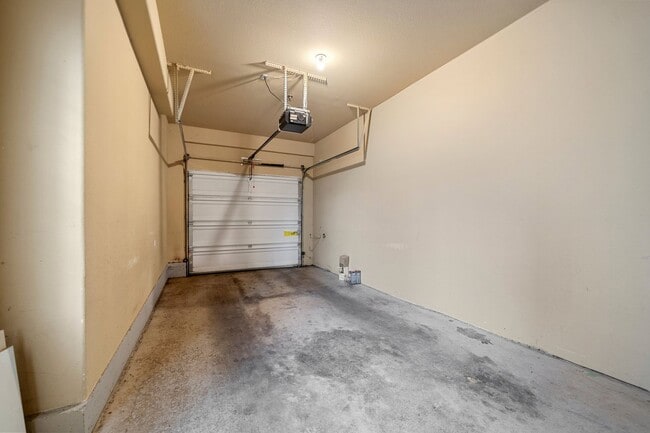 Building Photo - 1150 SW 170th Ave
